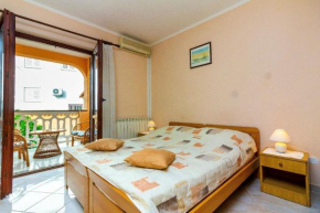 Appartement in Fažana mit Möbliertem Balkon